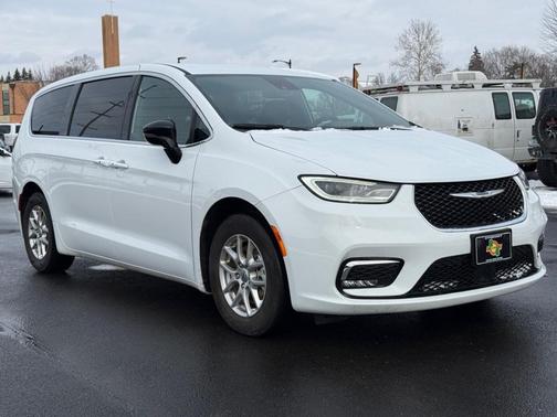 White 2025 Chrysler Pacifica L
