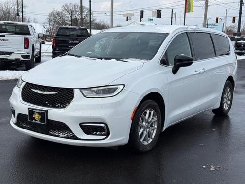 White 2025 Chrysler Pacifica L