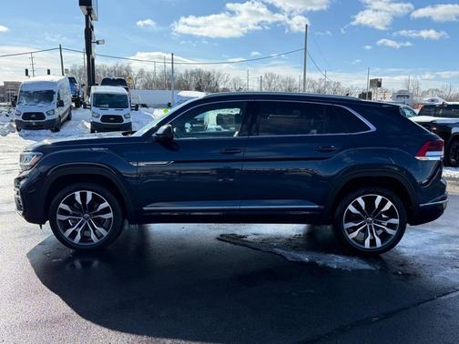 2022 Volkswagen Atlas Cross Sport 3.6L V6 SEL Premium R-Line