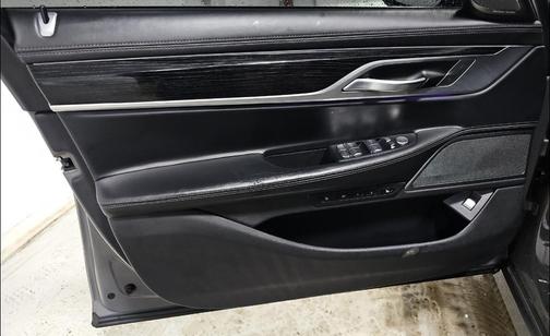 Gray 2022 BMW 740 i xDrive