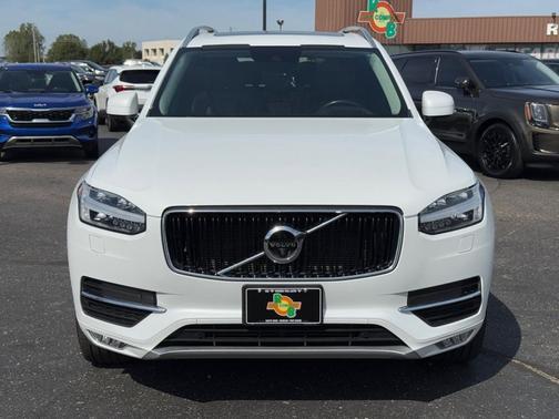 2019 Volvo XC90 T6 Momentum