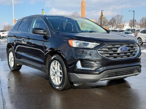 Black 2022 Ford Edge SEL