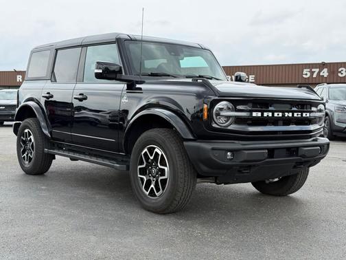 Black 2023 Ford Bronco Outer Banks