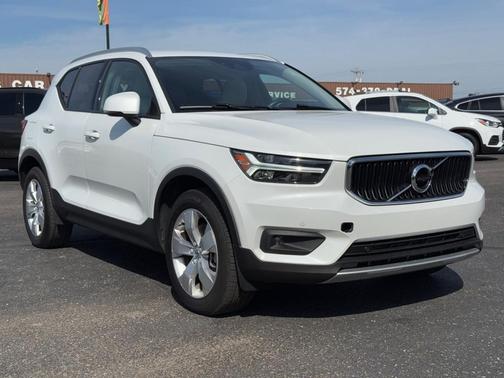 2021 Volvo XC40 T5 Momentum