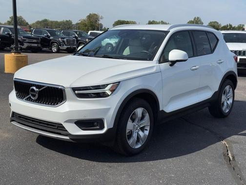 2021 Volvo XC40 T5 Momentum