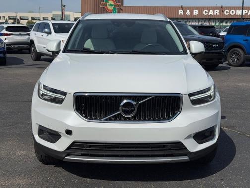 2021 Volvo XC40 T5 Momentum