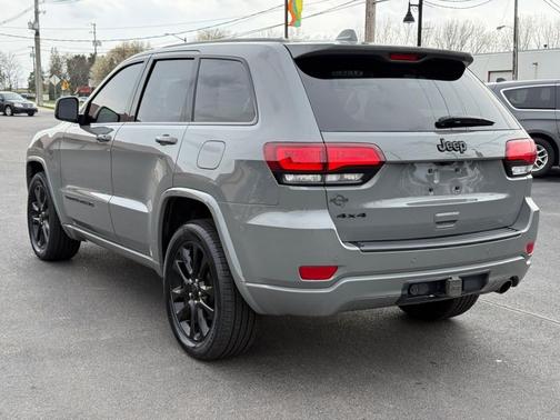 2022 Jeep Grand Cherokee Laredo