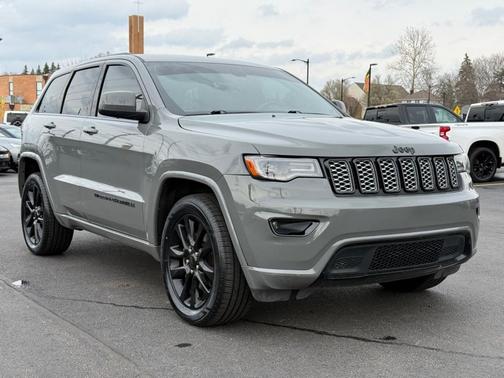 2022 Jeep Grand Cherokee Laredo