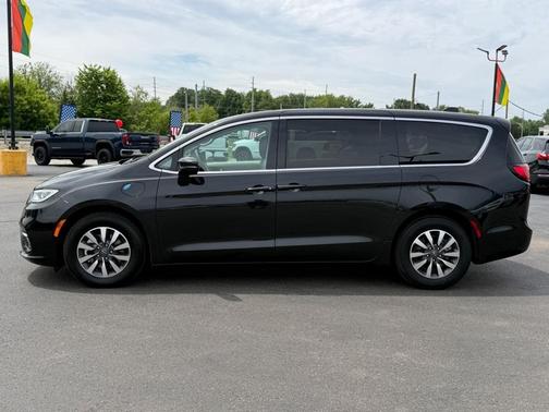 Black 2023 Chrysler Pacifica Hybrid Touring L