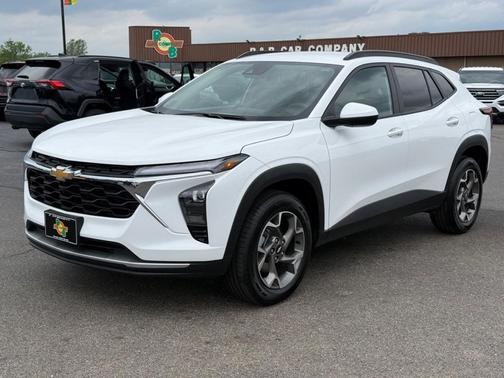 White 2025 Chevrolet Trax LT