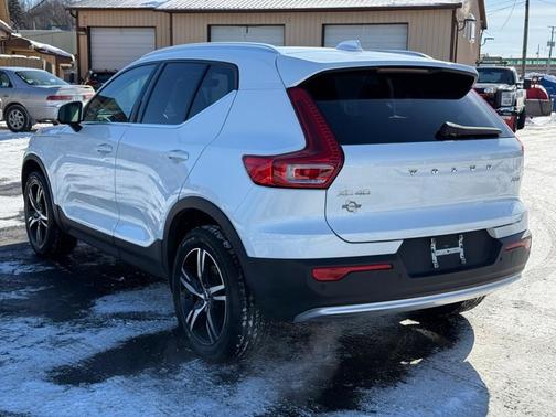 2023 Volvo XC40 B5 Plus Bright Theme