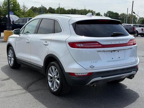 White 2019 Lincoln MKC Select