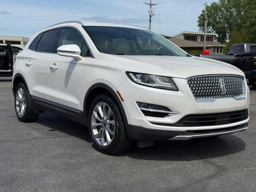 White 2019 Lincoln MKC Select