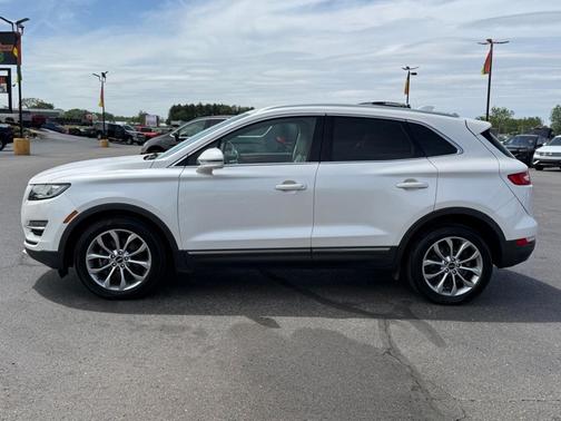 White 2019 Lincoln MKC Select