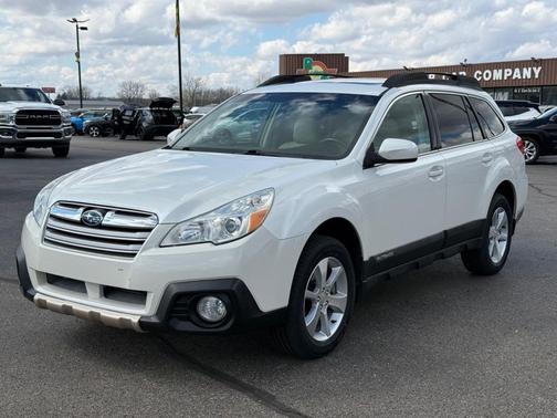 White 2013 Subaru Outback 3.6R Limited