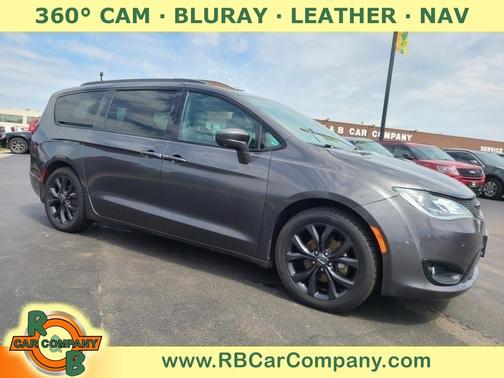 Photo 1 of 25 of 2019 Chrysler Pacifica Touring-L Plus