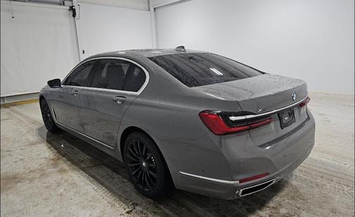 Gray 2022 BMW 740 i xDrive