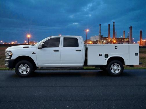 2024 RAM 2500 Tradesman Crew Cab 4x4 8' Box