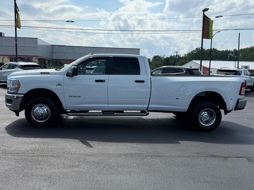 White 2024 RAM 3500 Big Horn Crew Cab 4x4 8' Box