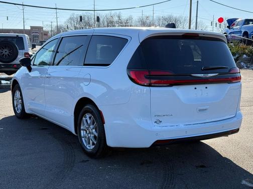 2025 Chrysler Pacifica L