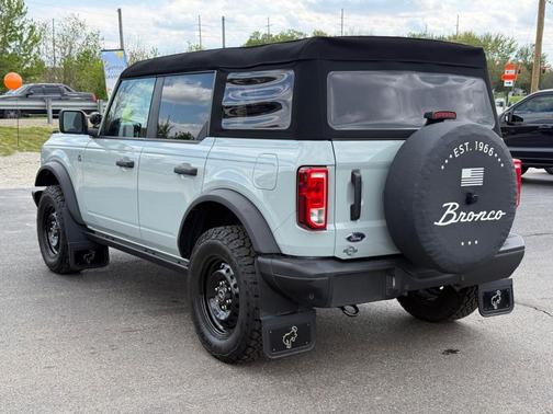 Gray 2023 Ford Bronco Black Diamond