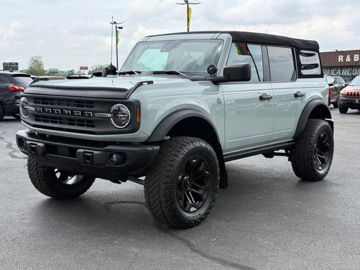 Gray 2023 Ford Bronco Black Diamond