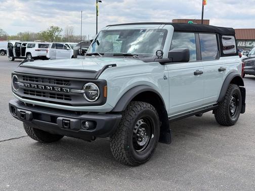 Gray 2023 Ford Bronco Black Diamond