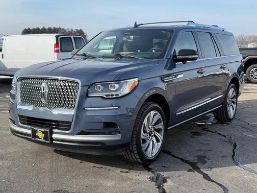 Ocean Drive Blue Metallic Tinted Clearcoat 2023 Lincoln Navigator Reserve