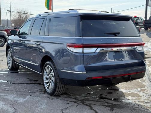 Ocean Drive Blue Metallic Tinted Clearcoat 2023 Lincoln Navigator Reserve