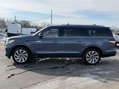 Ocean Drive Blue Metallic Tinted Clearcoat 2023 Lincoln Navigator Reserve