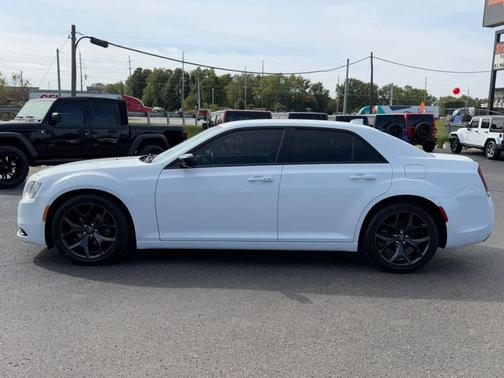 2020 Chrysler 300 Touring