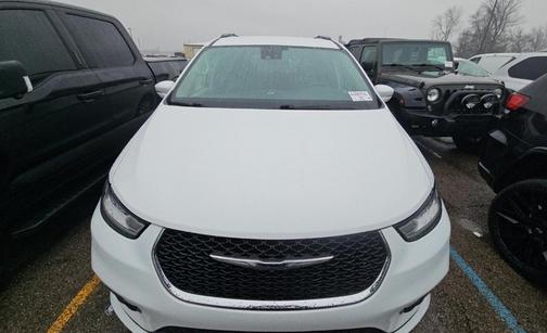 Bright White Clearcoat 2022 Chrysler Pacifica Touring-L