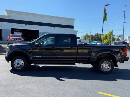 Black 2022 Ford F-450 Lariat