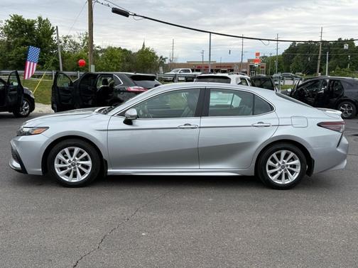Silver 2024 Toyota Camry SE
