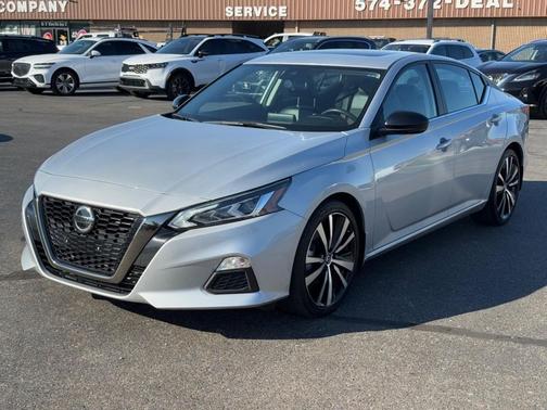 2022 Nissan Altima SR VC-Turbo FWD