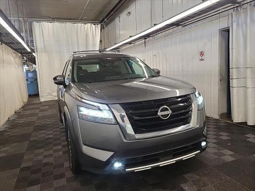 2022 Nissan Pathfinder SL 4WD