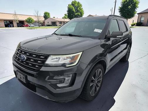 Magnetic Metallic 2017 Ford Explorer XLT