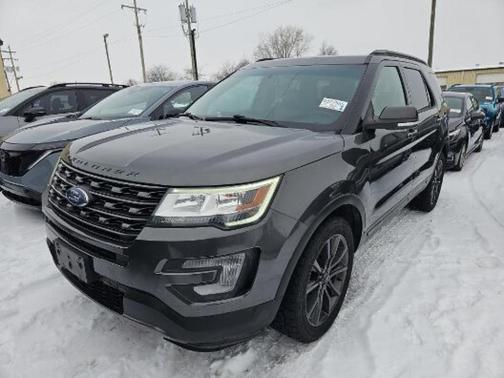 Magnetic Metallic 2017 Ford Explorer XLT