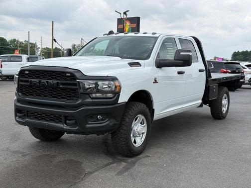 White 2024 RAM 2500 Tradesman Crew Cab 4x4 8' Box