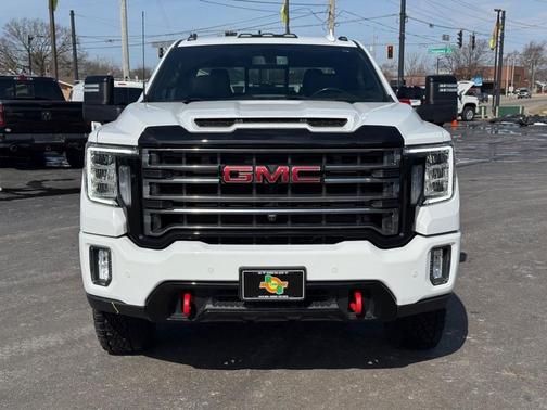 White 2022 GMC Sierra 2500 AT4