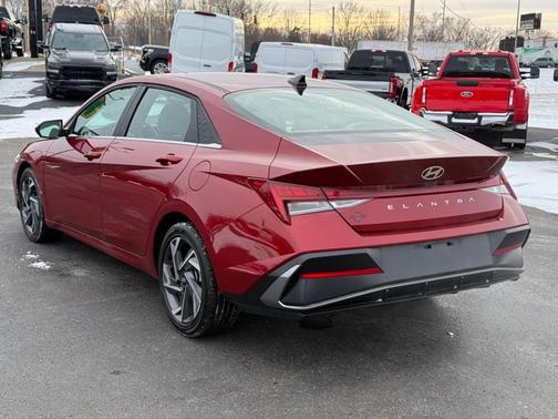 2025 Hyundai ELANTRA SEL