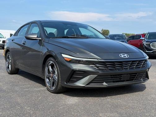 2025 Hyundai ELANTRA SEL