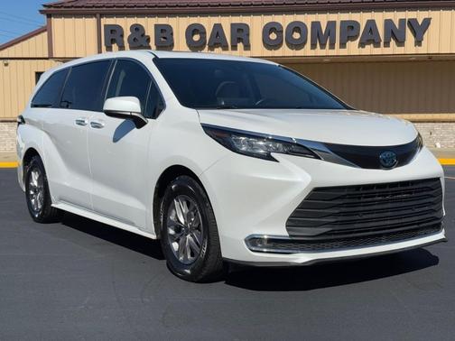 2023 Toyota Sienna XLE