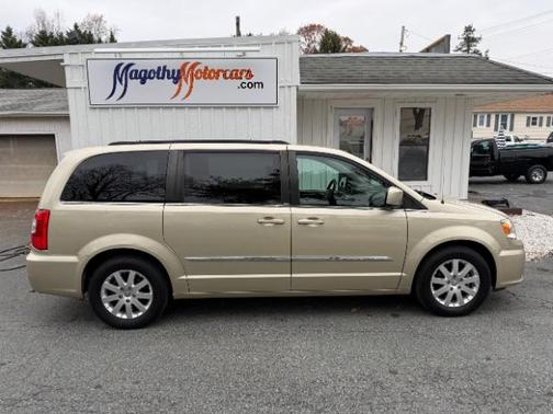 2011 Chrysler Town & Country Touring-L