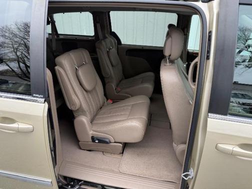 2011 Chrysler Town & Country Touring-L