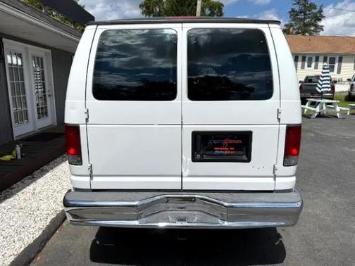 2005 Ford E350 Super Duty Base