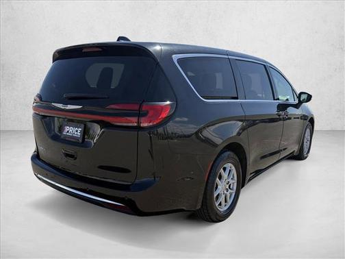 Brilliant Black Crystal Pearlcoat 2023 Chrysler Pacifica Touring L