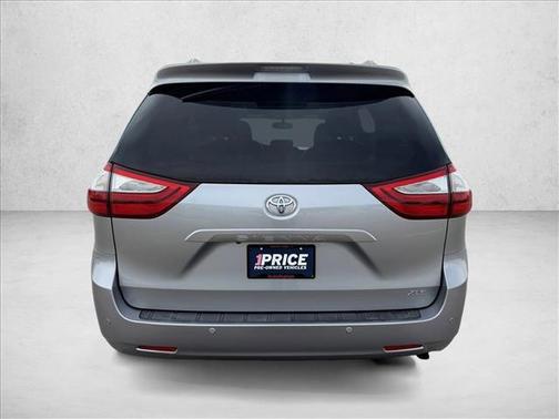 2016 Toyota Sienna XLE