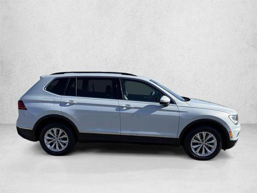 Pure White [White] 2018 Volkswagen Tiguan 2.0T SE 4MOTION