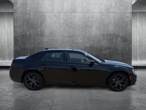 2023 Chrysler 300 Touring
